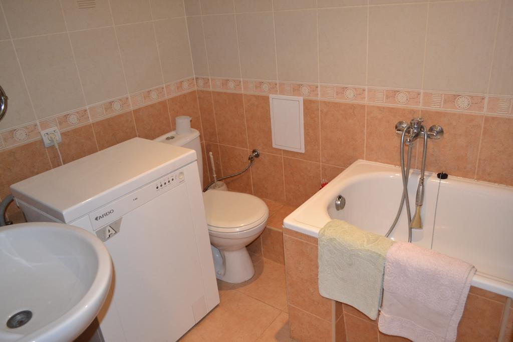 Studio Apartments Kamianets Podilskyi Ruang foto